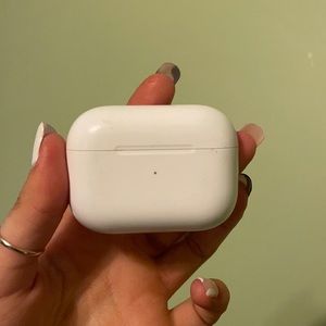 Apple AirPod pro charging case